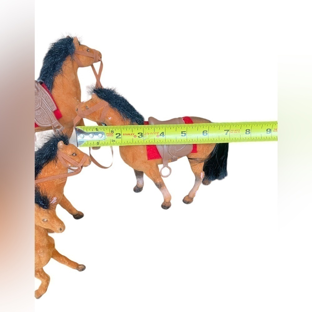 Toy Plastic Flocked Coated Felt 2 Horses and 2 Foals and Accessories - Picture 14 of 15